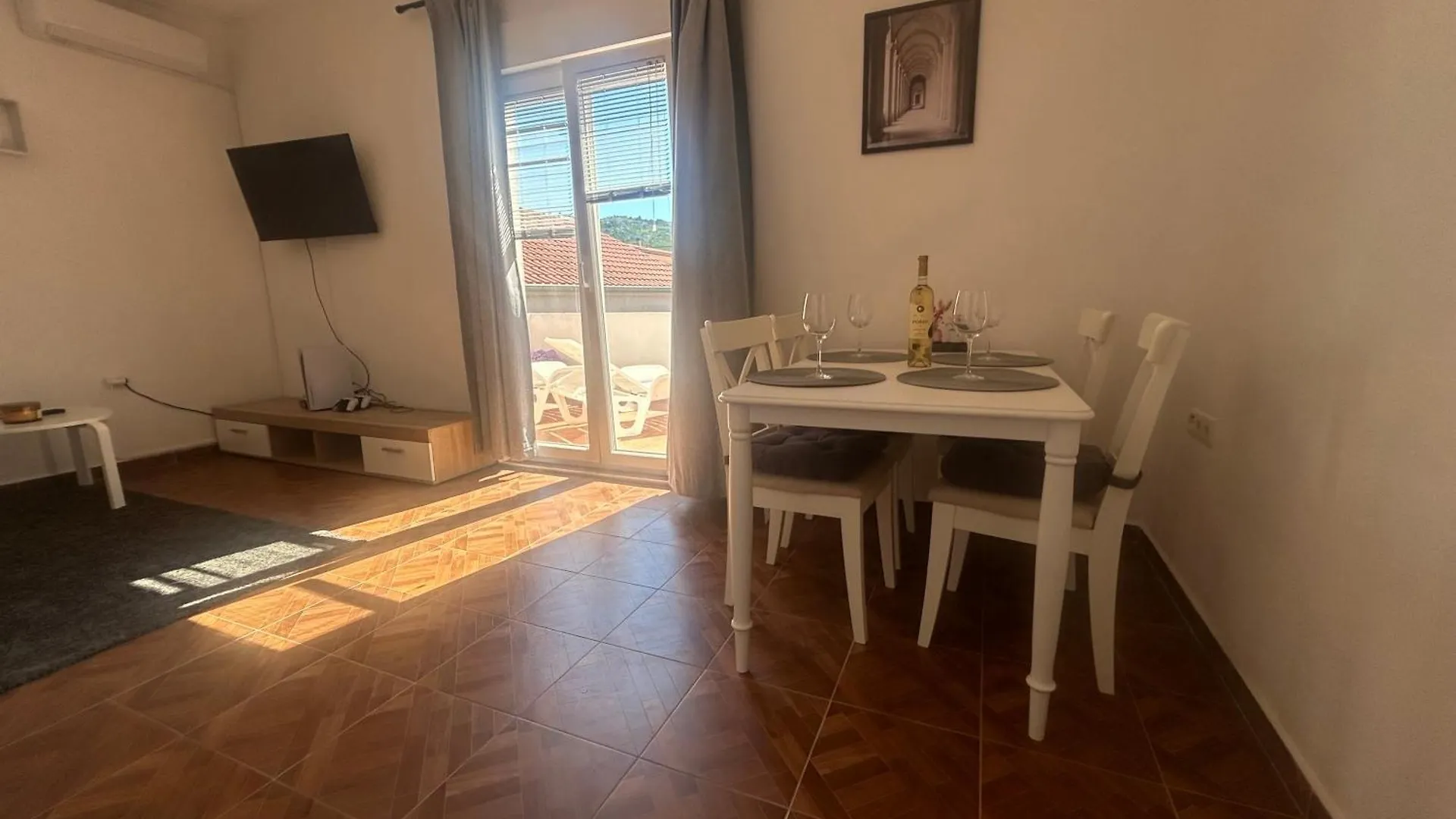 Apartmani Chiara Mrljane 0*,  Kroatien